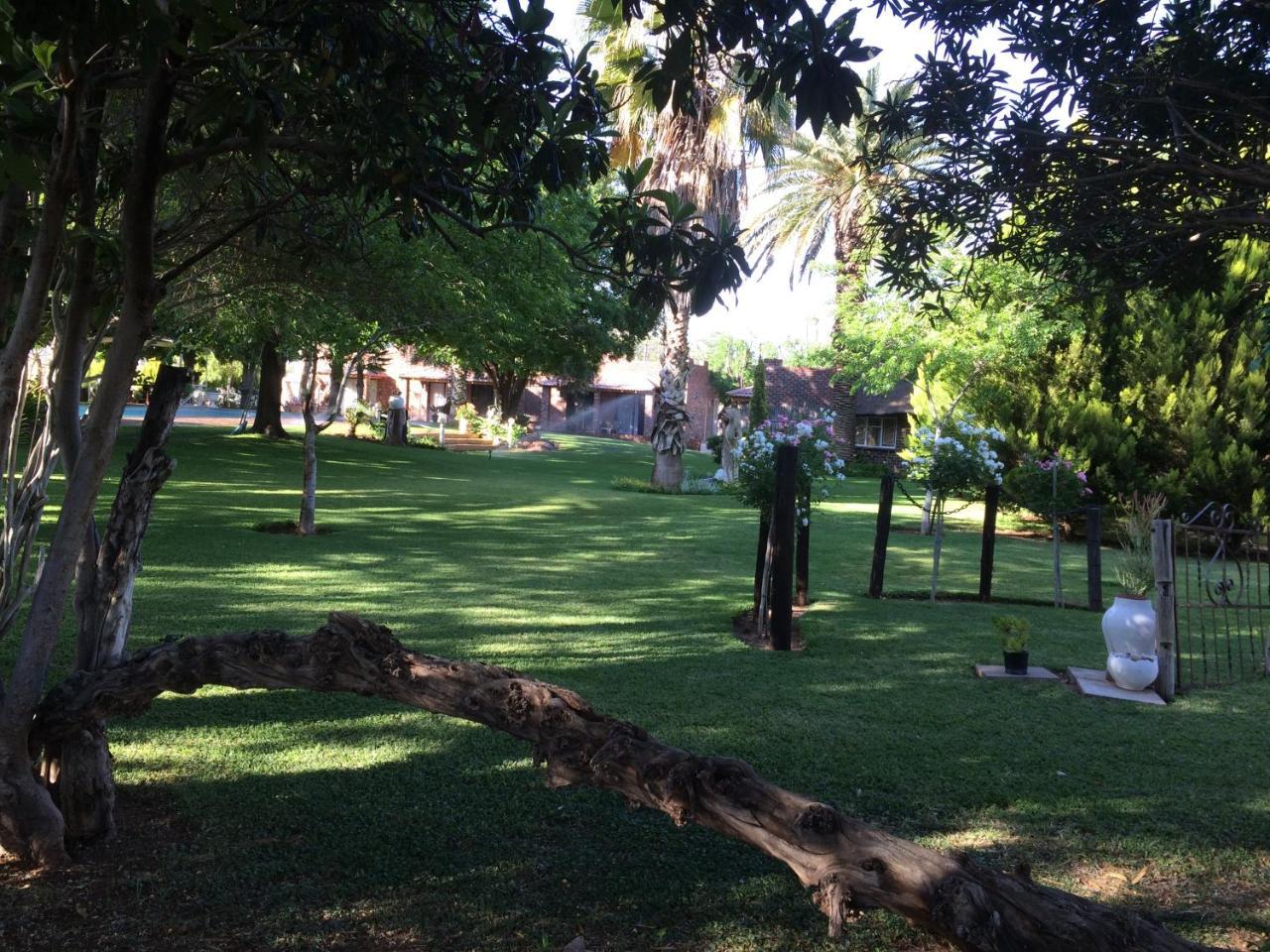 Villa Lin-Zane Vryburg エクステリア 写真